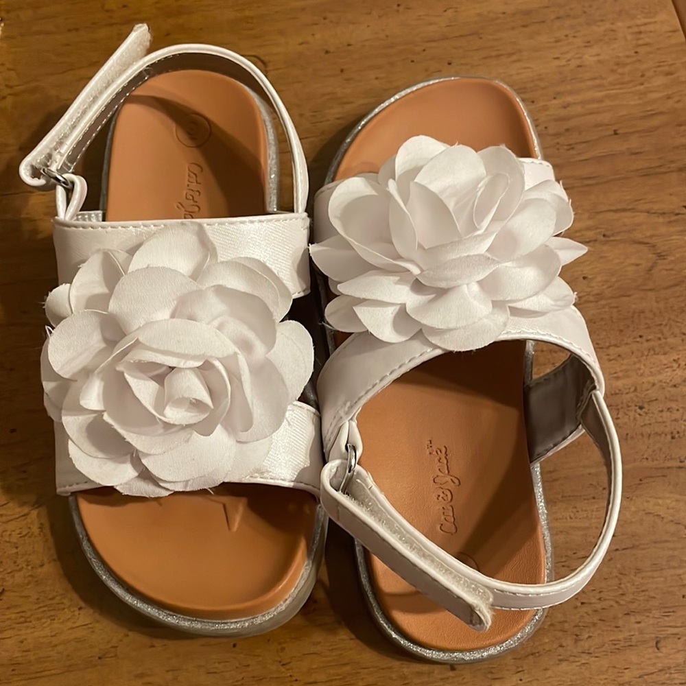 Cat and jack size 9 Girls Sandals